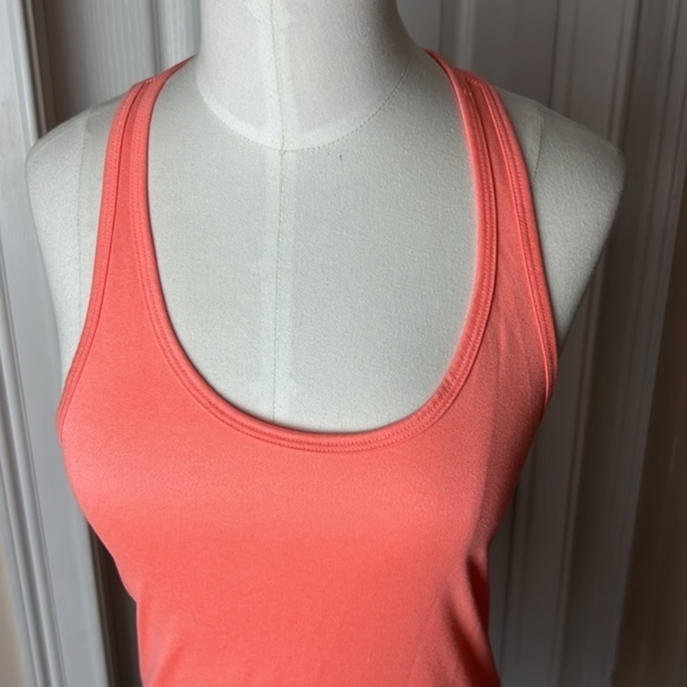 ‎Nike - Picture 2 of 8